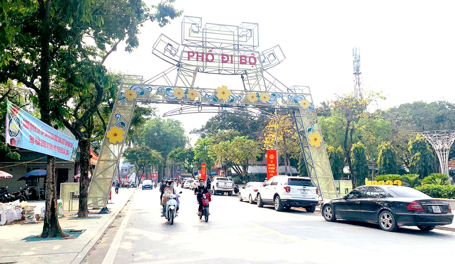 Thị xã Sơn Tây khai trương tuyến phố đi bộ đầu tiên